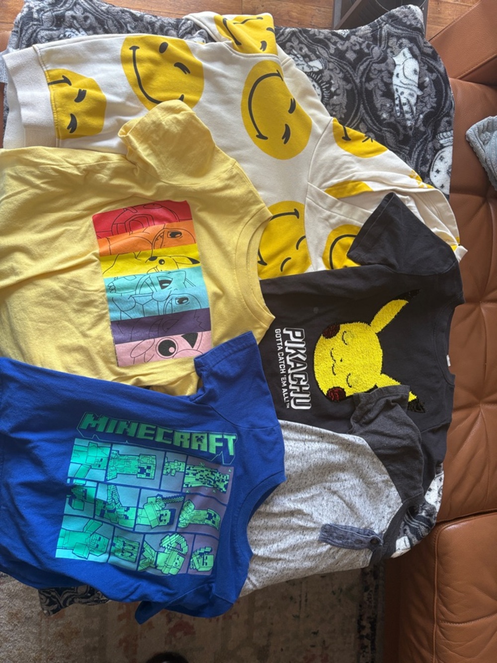 BUNDLE Boy sweatshirt and tshirts - Casual Graphic Tops